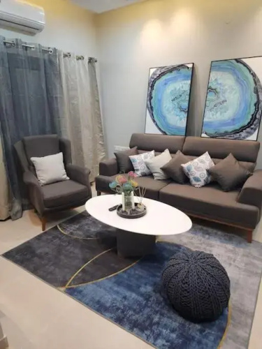 Modern 2-bedroom unit with pool and beach access