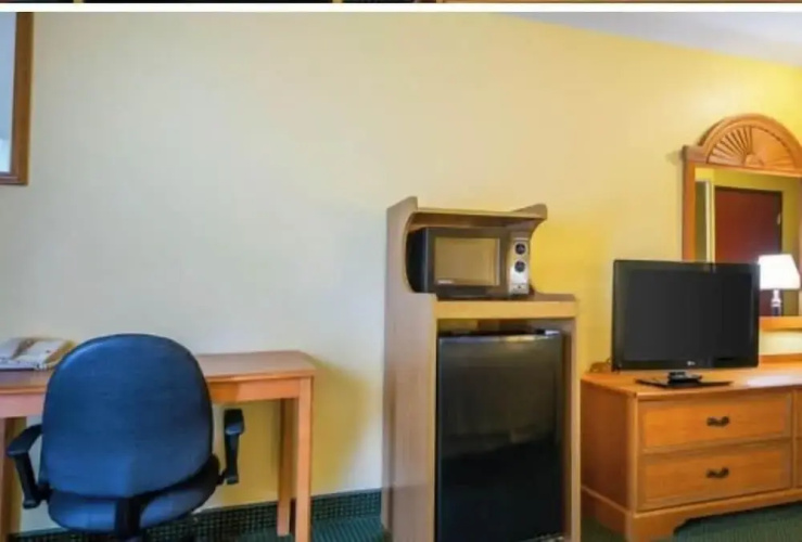 Franklin Inn & Suites