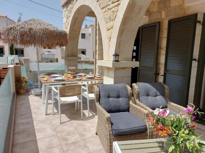 2 Bedrooms Villa
