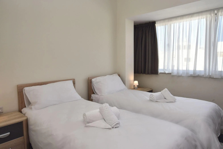 2 Bedroom, Bright & Central Top Floor Apartment - 5