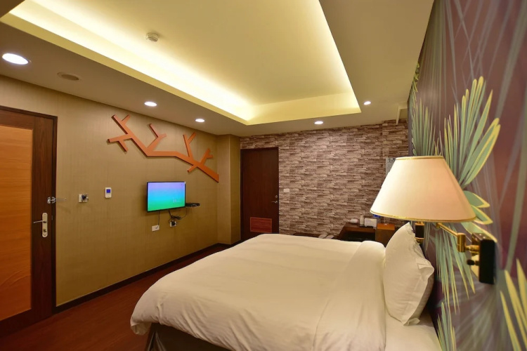 Ruocing Hot Spring Hotel