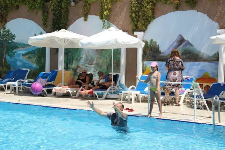 Q Ella Beach Hotel
