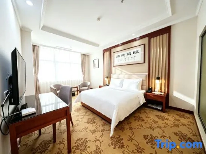 Deluxe Triple Family Suite