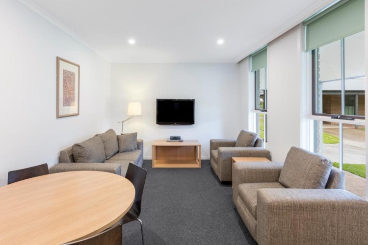 2 Bedrooms Apartment