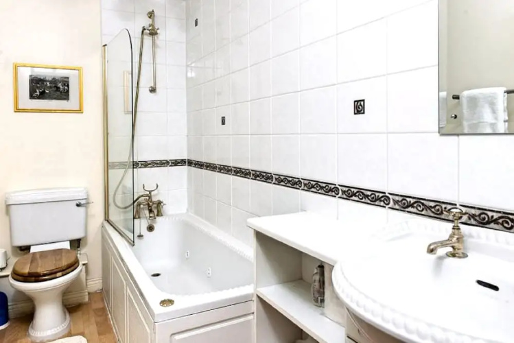Charming Old Town Apartment
