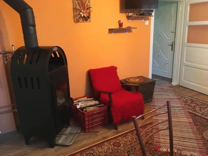 4 Bedrooms Cottage