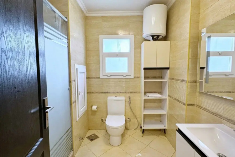 Calm & Classy 2BR - 5 min to Airport