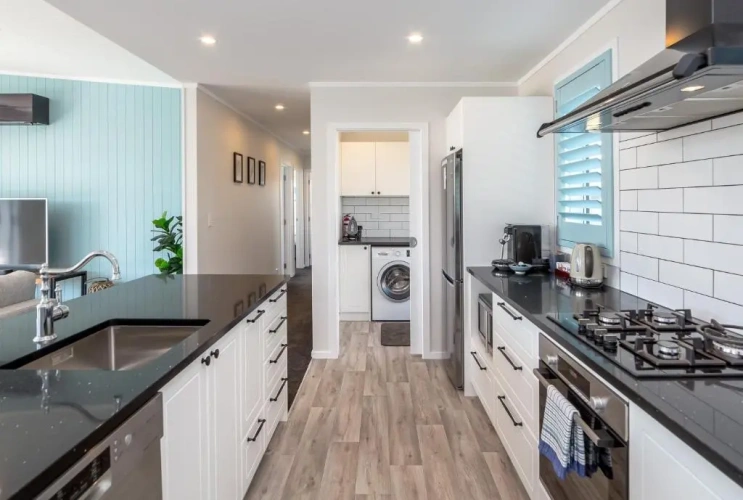 4 Bedrooms Cottage