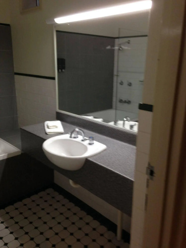 Francis Phillip Motor Inn