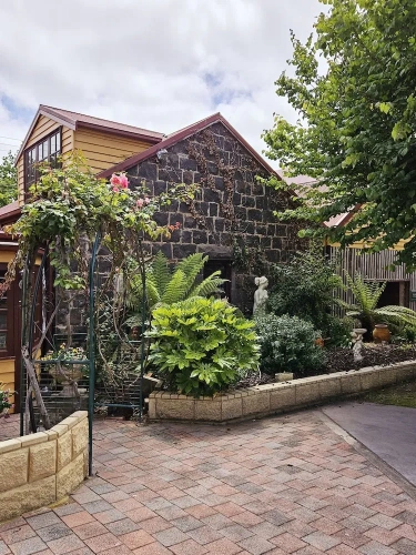 2 Bedrooms Cottage