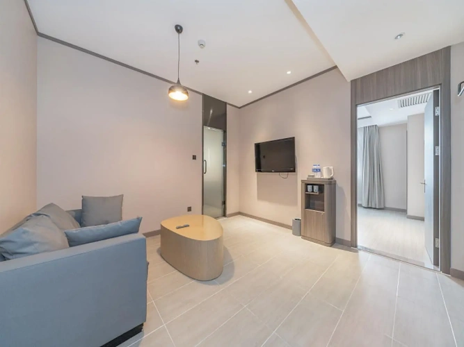 Triple Suite with street view