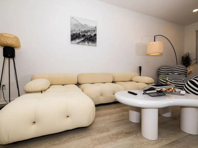 Modern Designer Stay Bright Chic Spacious