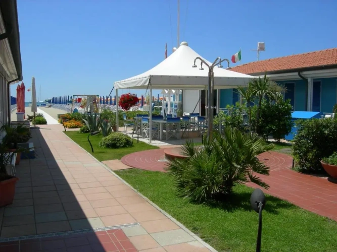 3 Bedrooms Apartment