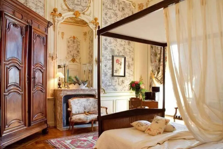 Chateau Colbert