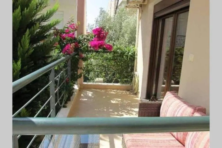 2 Bedrooms Cottage