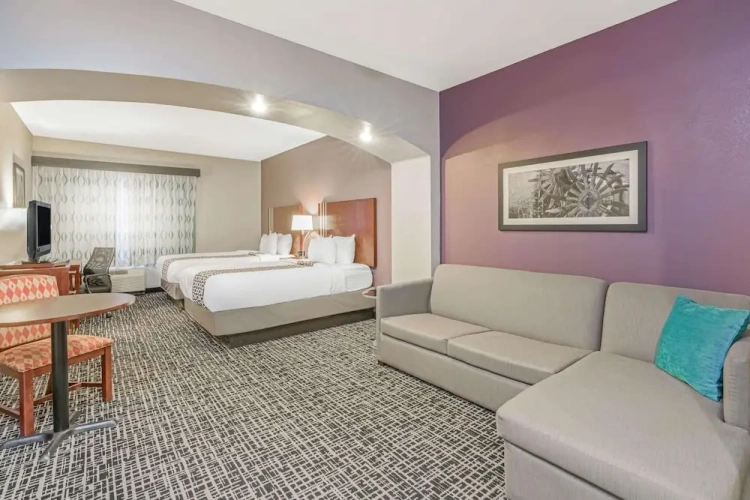 Deluxe Quadruple Suite