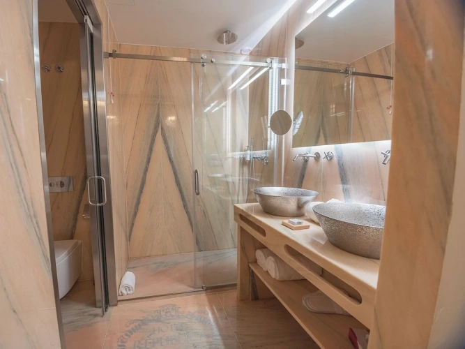 Deluxe Double room with city view