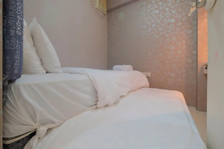 Emerald Functional 2BR Apartment Gading Nias