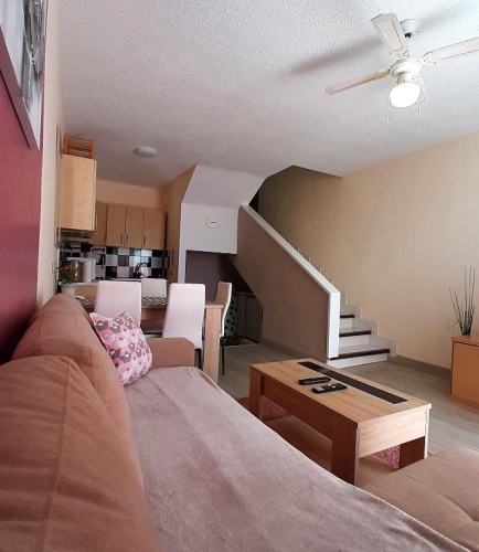 Bright and quiet apartment with ocean view