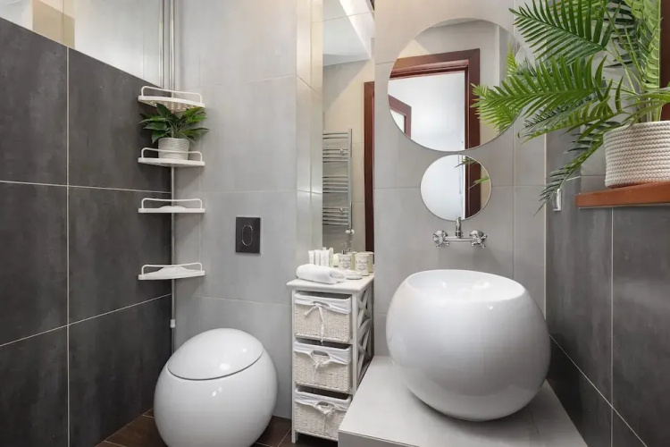 Apartment With Pool by Renters Prestige