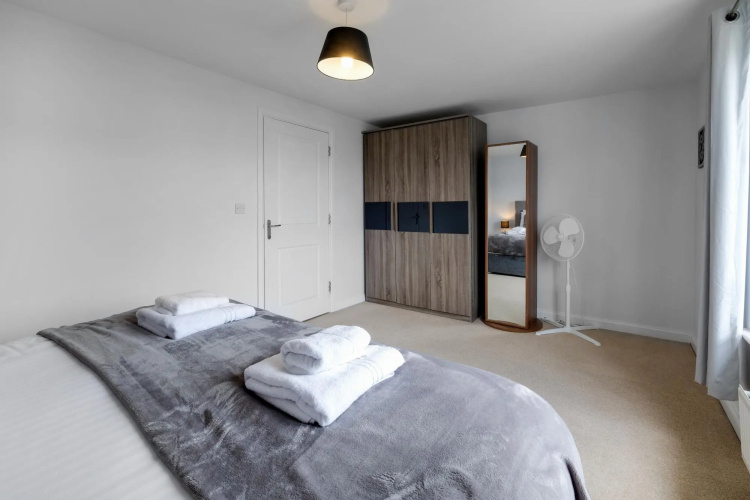 Ferndale Serviced 4 Bedroom 2 Bath House