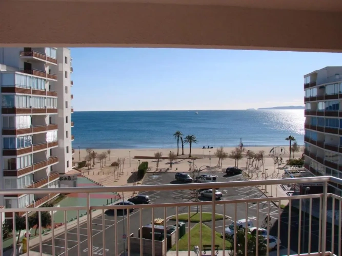 3 Bedrooms Apartment
