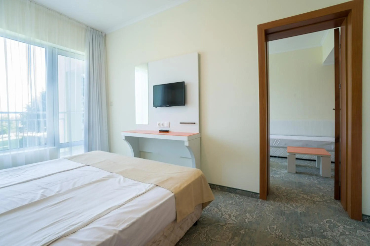 Perla Beach Hotel III