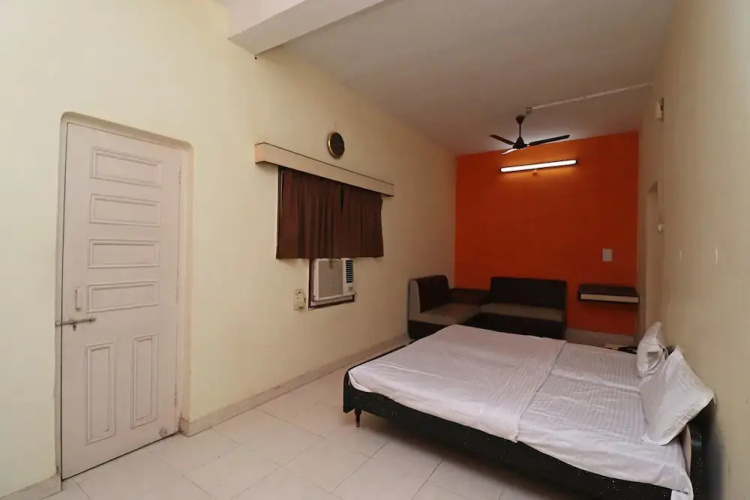 OYO 37028 Hotel Sheela