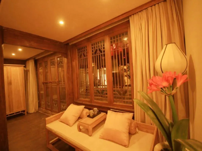 Lijiang Banxicaotang Inn