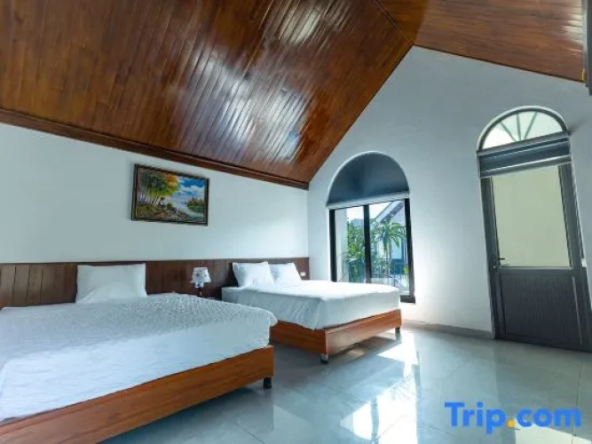 Standard Family room with mountain view