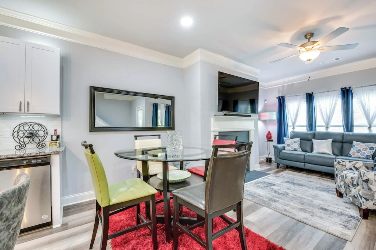 3 Bedrooms Apartment