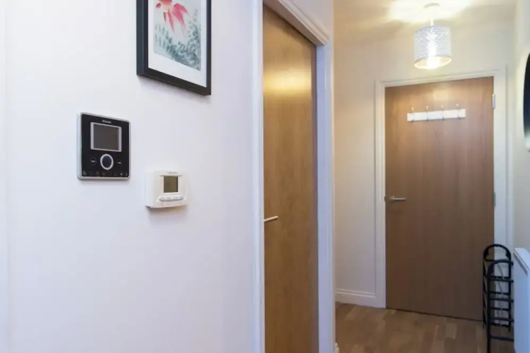 Apt - Sleeps 6 - Pets Ok - Parking