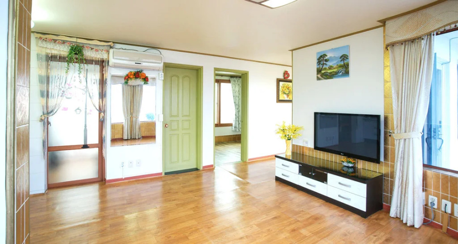 Goodstay Navis Hotel