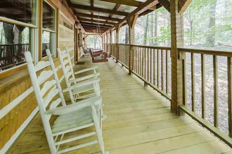 Big Kahuna Lodge 3 Bedroom Cabin by RedAwning