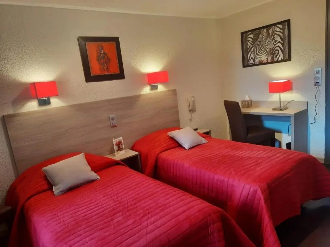 Standard Twin room with garden view