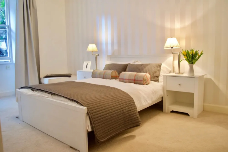 2 Bedroom Flat With A Garden In Bruntsfield