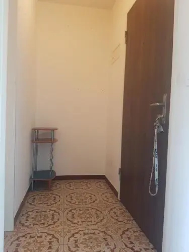 Lovely 1-bedroom rental unit with bath tub.