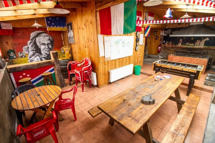 13 Lunas Hostel