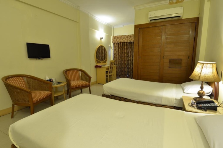 Standard Triple room