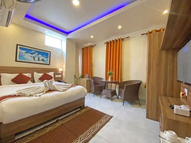 Deluxe Double room with city view