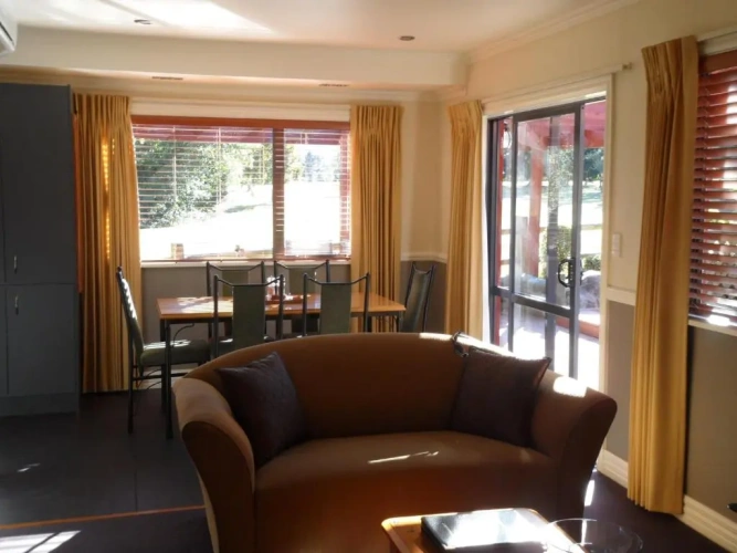 3 Bedrooms Bungalow