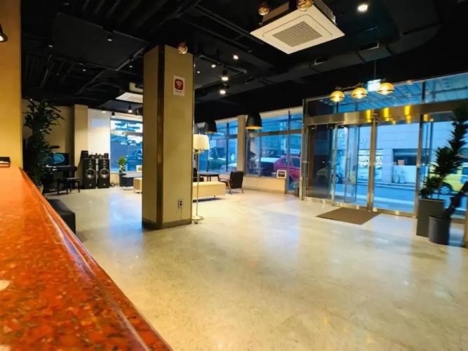 Renaissance Hotel - Hostel