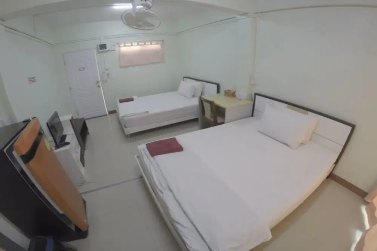 Standard Twin room with balcony