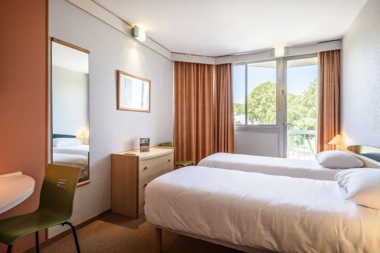 Standard Twin room with balcony