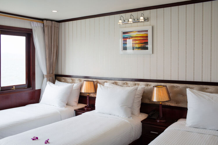 Halong Silversea CruiseOver view