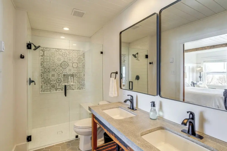 2 Mi to Beech Mtn: Fully Remodeled Condo w/ Patio!