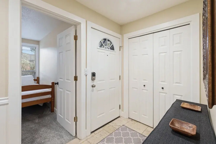 Abbot House 4 2 Bedroom Condo