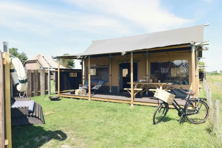 Beach Lodge With Garden