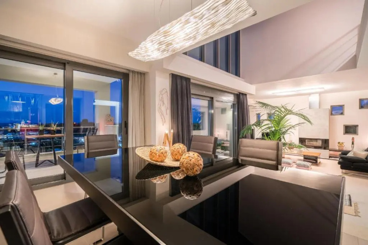 Akemi Luxury Villa