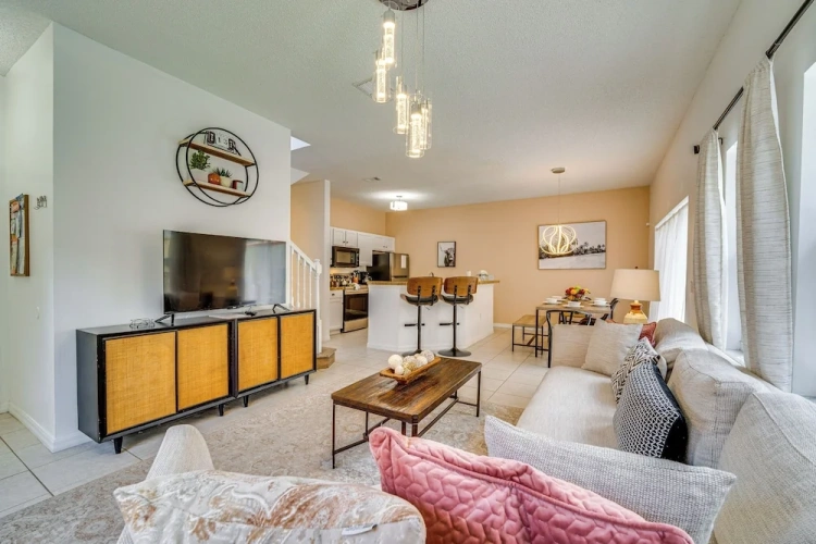 4 Bedrooms Apartment